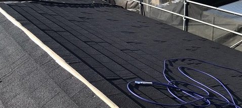 スレート屋根から横暖ルーフを使った屋根カバー工事を行いました！川口市屋根カバー工事　横暖ルーフαｓ　ニチハ　センタールーフ　スレートボロボロ　ガルバリウム鋼板　